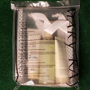 NWT Mary Kay FULL SIZE Satin hands kit